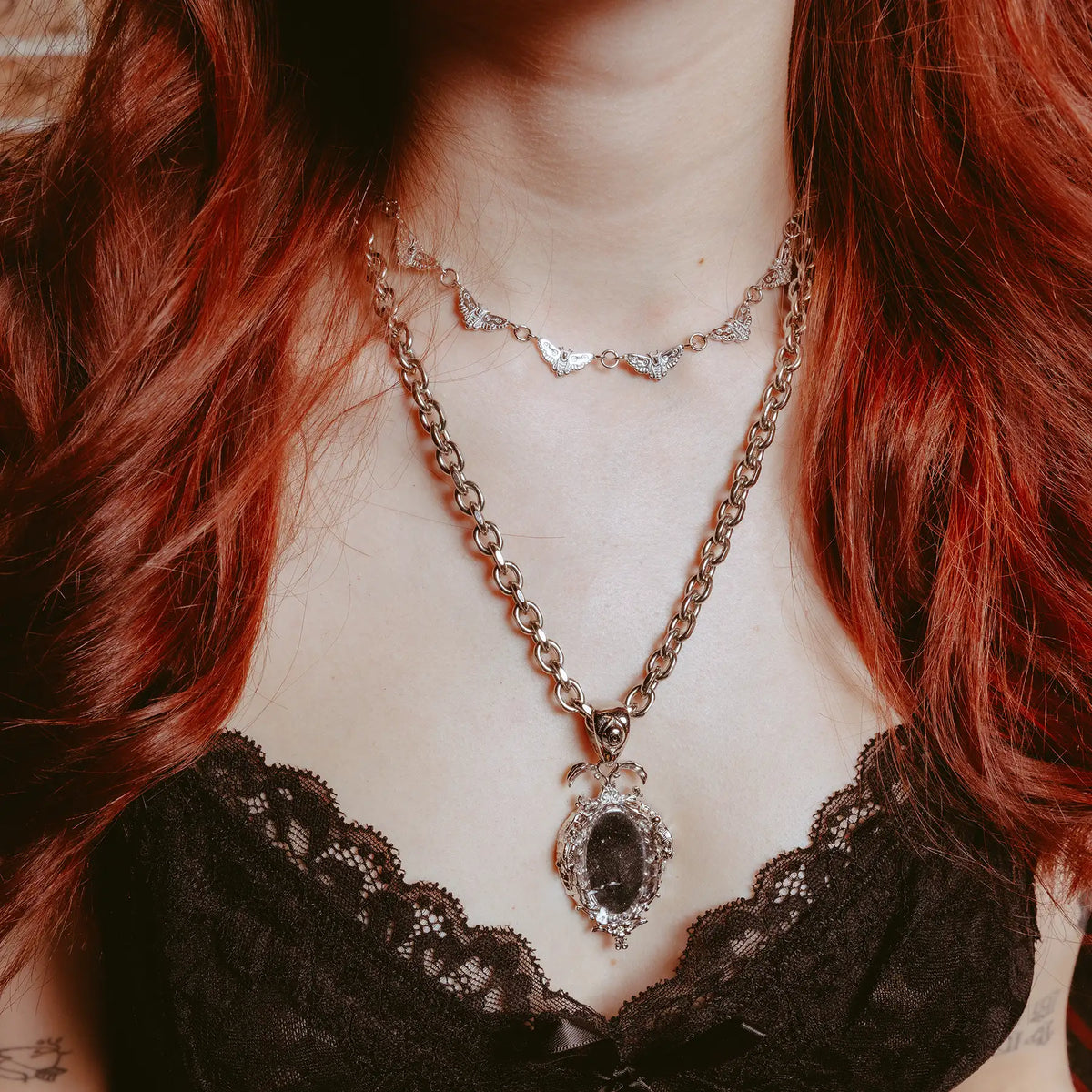 MOTH CHOKER