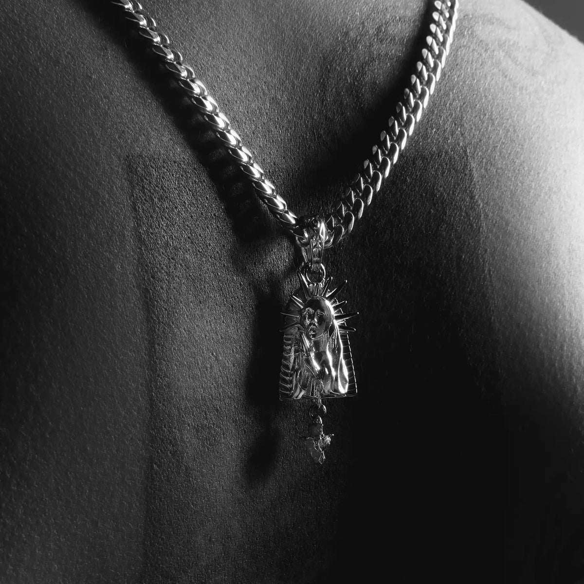 VIRGIN MARY PENDANT