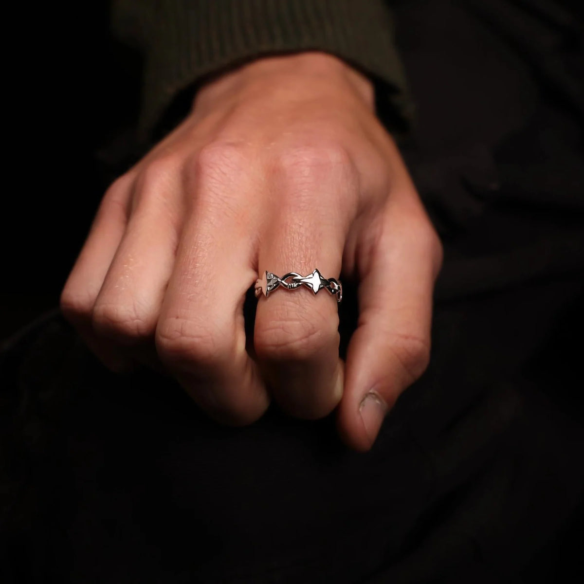 BARBED WIRE RING