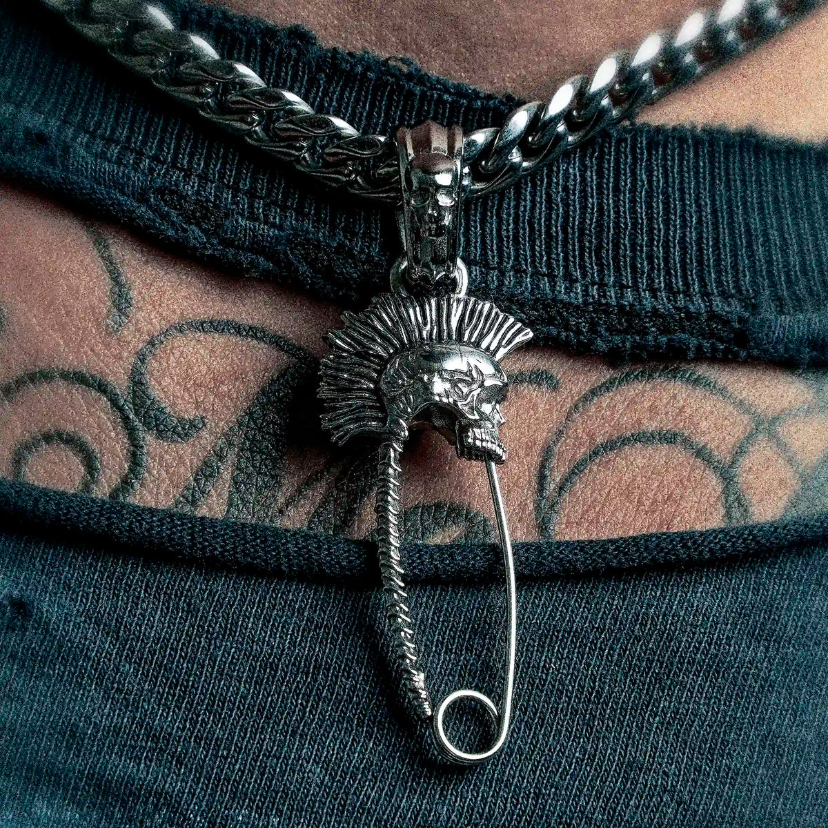 PUNK SAFETY PIN PENDANT