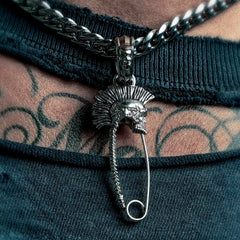 PUNK SAFETY PIN PENDANT