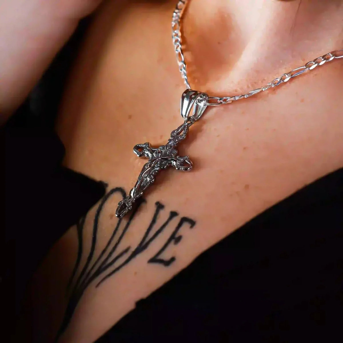 CRUCIFIX CROSS PENDANT