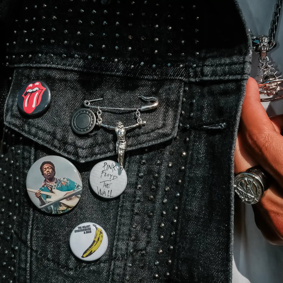 "JESUS BRINGS SAFETY" PIN