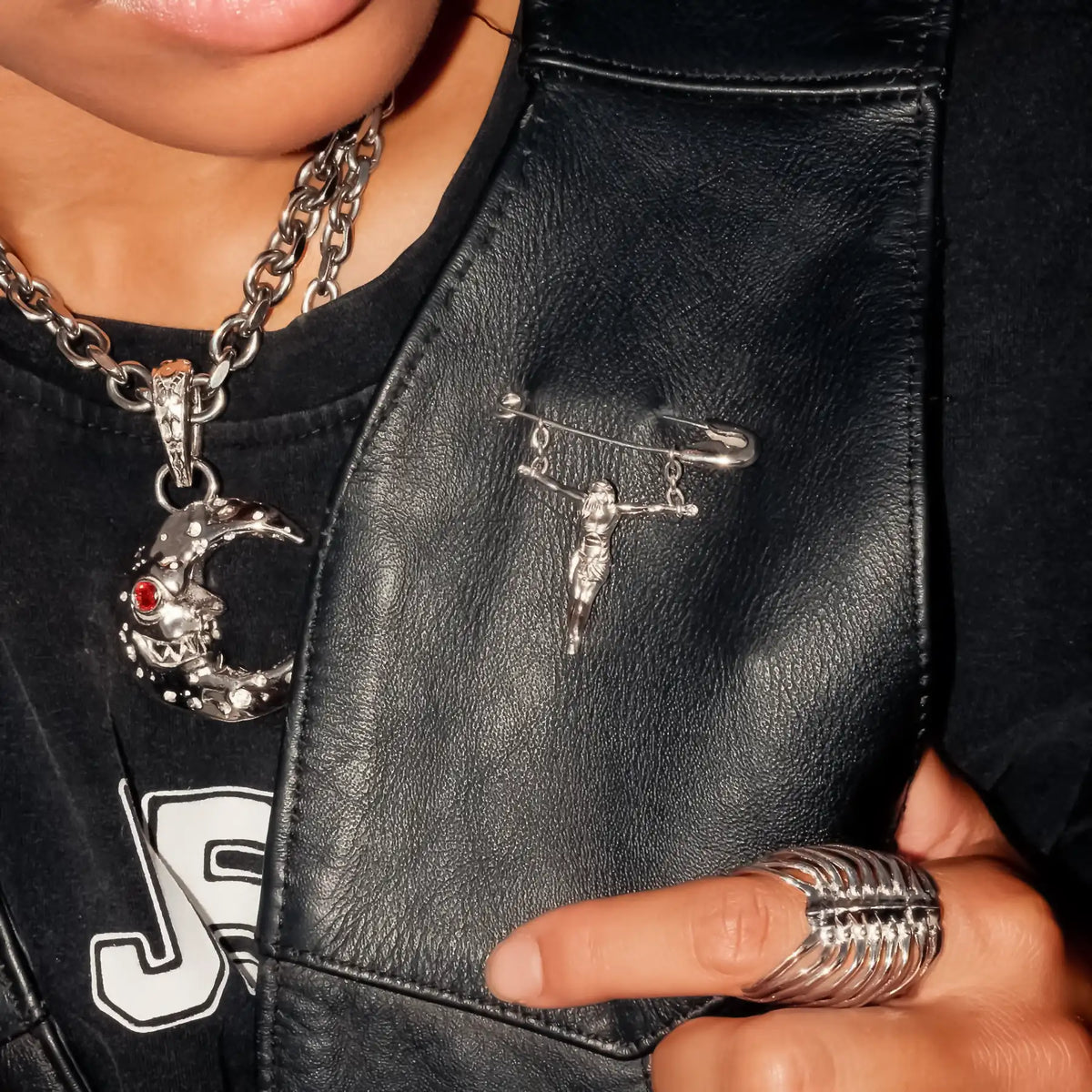 "JESUS BRINGS SAFETY" PIN