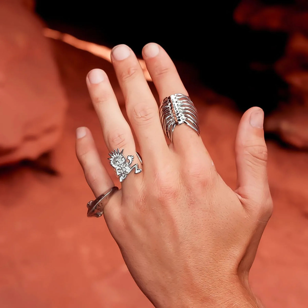 RIBCAGE RING