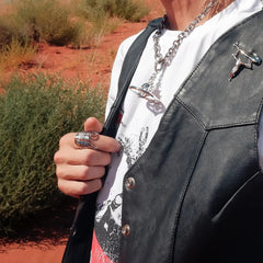 RIBCAGE RING