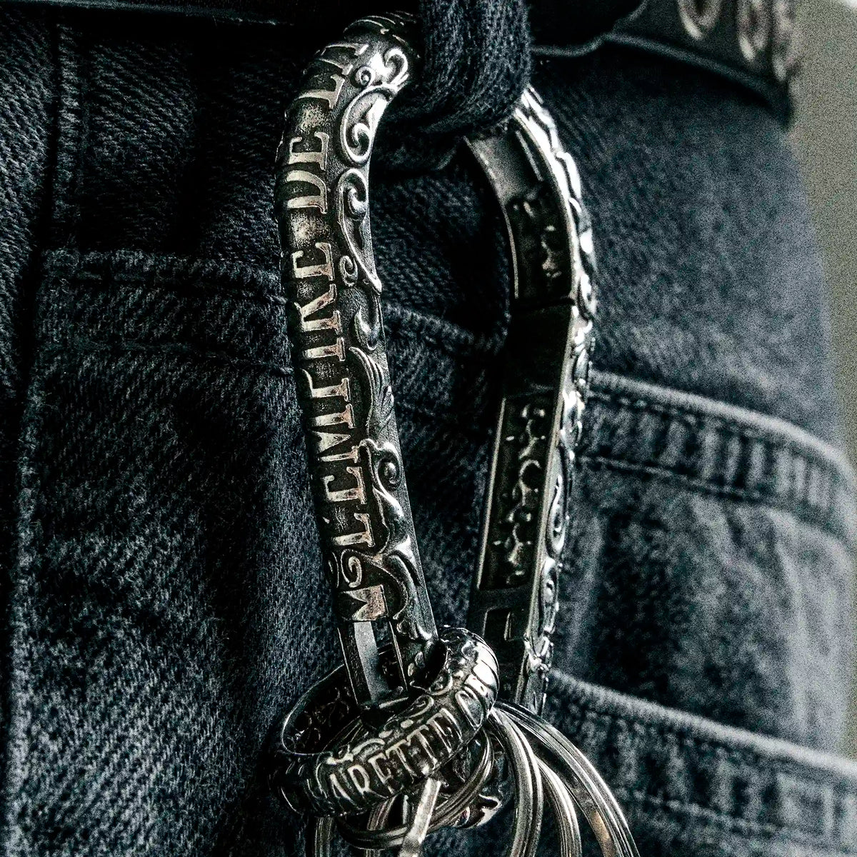 CATACOMBS CARABINER