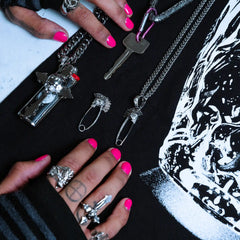 PUNK SAFETY PIN PENDANT